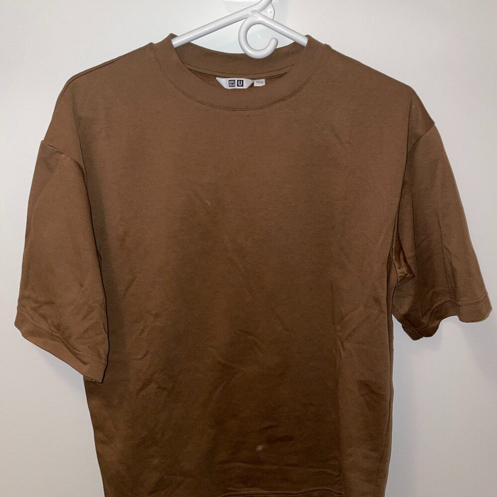 Uniqlo Brown Men's Relaxed Fit T-shirt Small